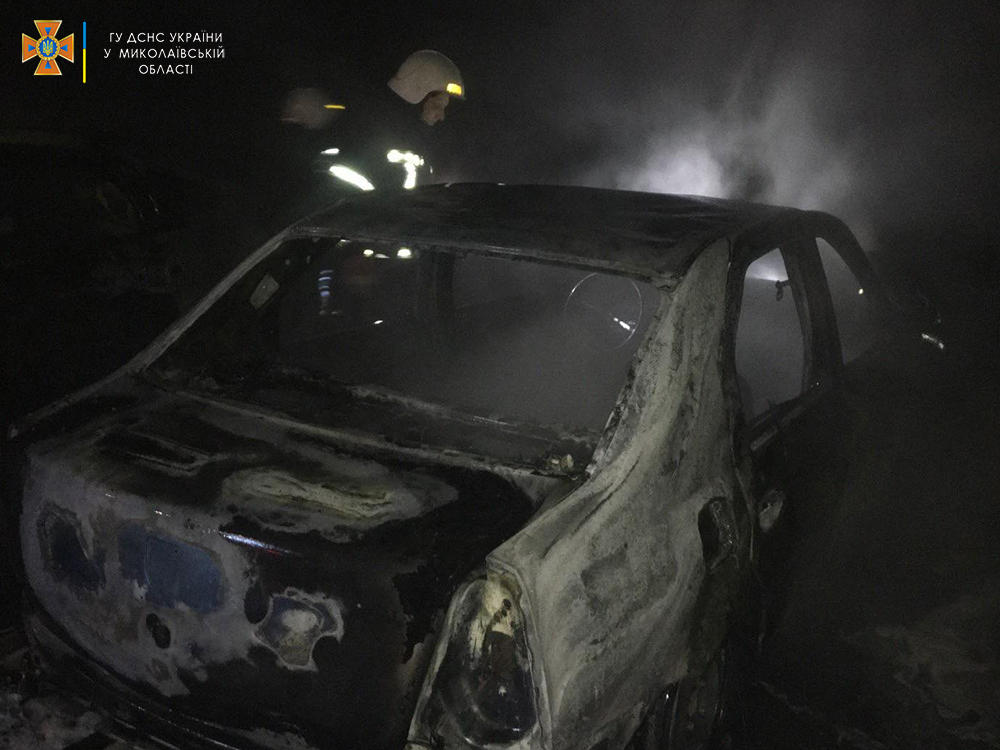 За ночь на Намыве сгорело два автомобиля 1