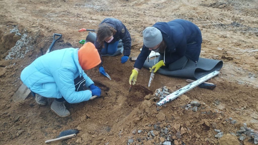 В центре Баштанки обнаружено древнее кладбище, археологи откопали 31 скелет (ФОТО) 11