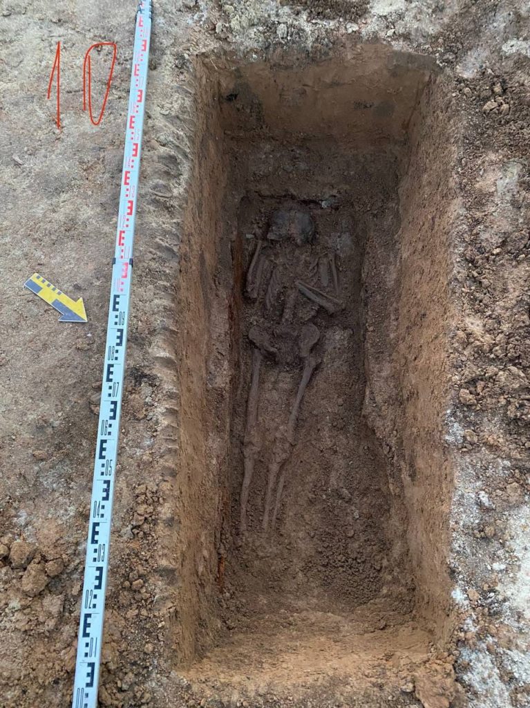 В центре Баштанки обнаружено древнее кладбище, археологи откопали 31 скелет (ФОТО) 13
