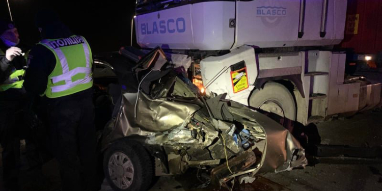 Ночное ДТП на Матвеевском повороте – фура раздавила Lanos (ФОТО)