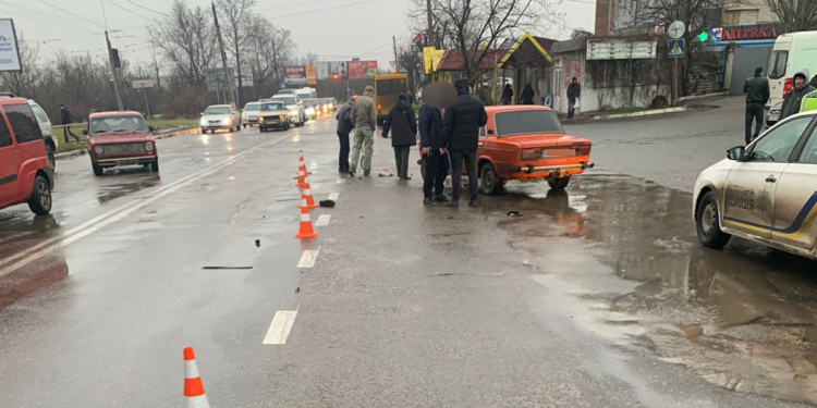 В Николаеве ВАЗ насмерть сбил пешехода на костылях