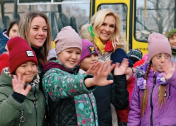 Ганна Замазєєва: Давайте подаруємо діткам свято! (АДРЕСИ)