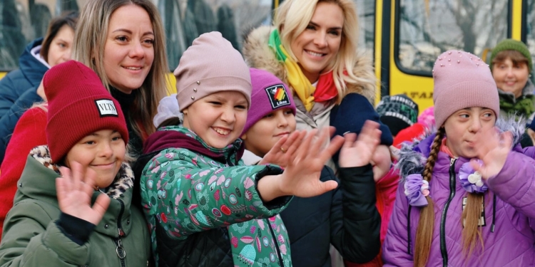 Ганна Замазєєва: Давайте подаруємо діткам свято! (АДРЕСИ)