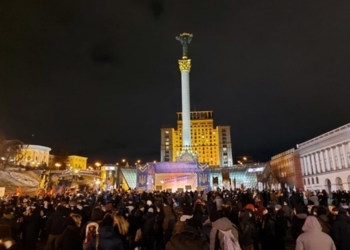 В Киеве на Майдане проходит митинг, его хотят сделать бессрочным (ТРАНСЛЯЦИЯ)