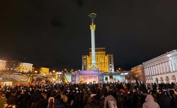 В Киеве на Майдане проходит митинг, его хотят сделать бессрочным (ТРАНСЛЯЦИЯ)