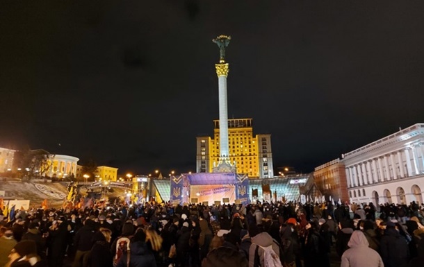 В Киеве на Майдане проходит митинг, его хотят сделать бессрочным (ТРАНСЛЯЦИЯ)