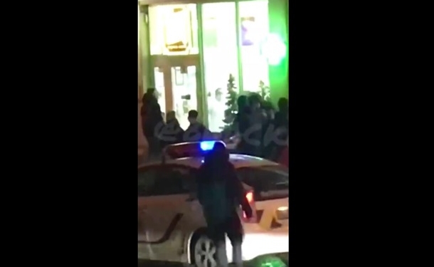 Во Львове группа молодых людей разогнала съемки российского шоу (ВИДЕО)