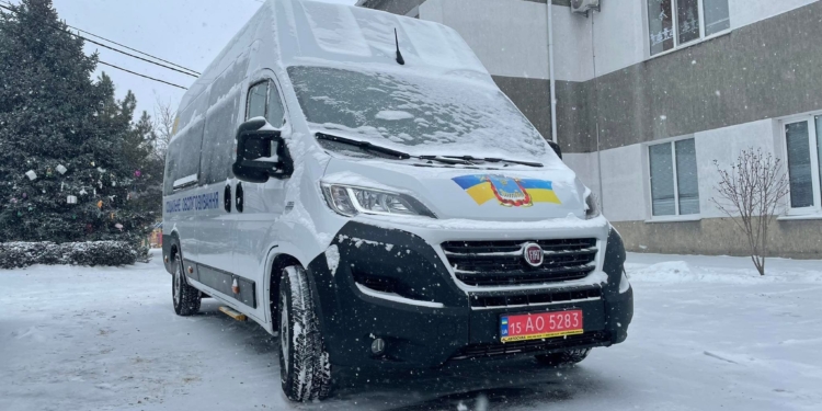 Для городского детского центра реабилитации “Цветик-Семицветик” купили спецавтомобиль
