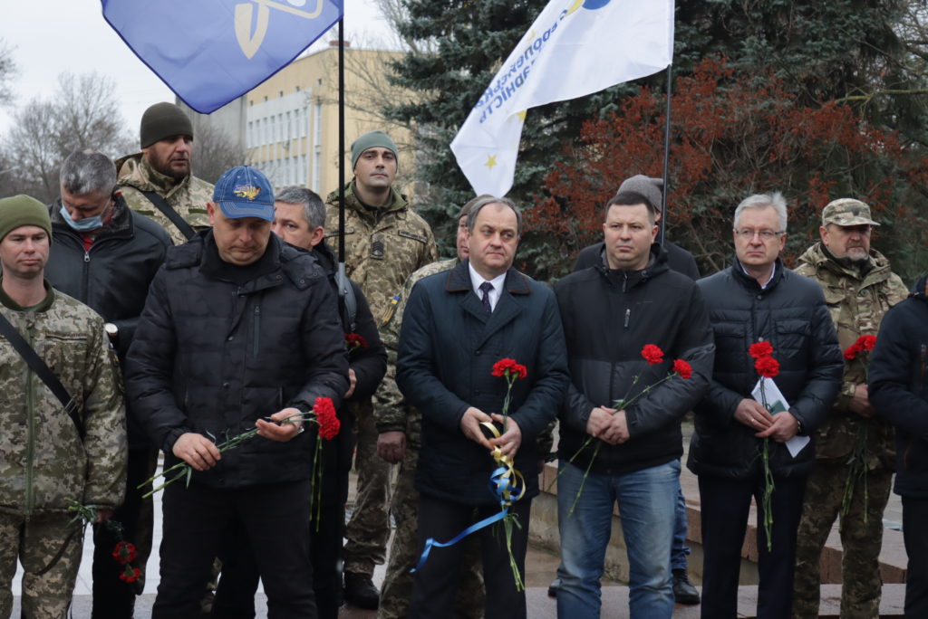 В Николаеве почтили память защитников, отдавших свою жизнь за Украину (ФОТО) 6