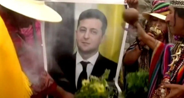 Теперь все будет хорошо: перуанские шаманы провели ритуал с портретами Зеленского, Путина и Байдена (ВИДЕО, ФОТО)