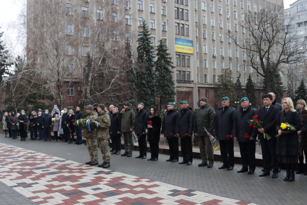 В Николаеве почтили память защитников, отдавших свою жизнь за Украину (ФОТО) 8