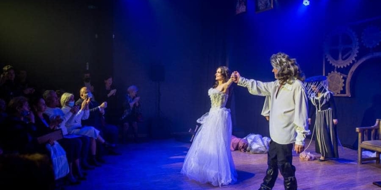 Николаевский русдрамтеатр успешно свозил «Казанову» в Кривой Рог (ФОТО)