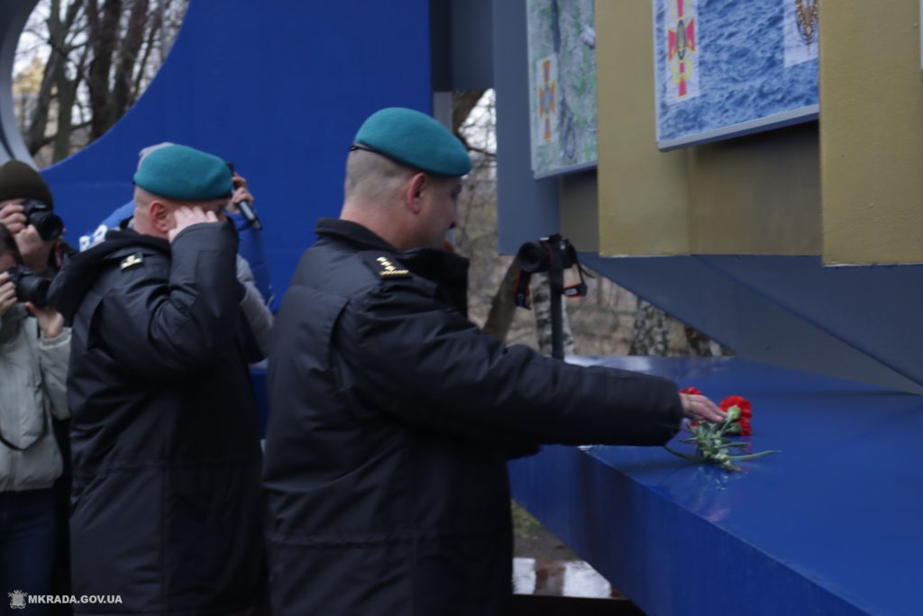 В Николаеве почтили память защитников, отдавших свою жизнь за Украину (ФОТО) 12