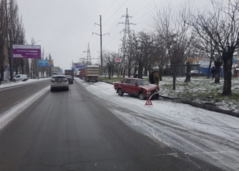 Никто не ждал зимы: за первые часы гололедицы в Николаеве множество ДТП (ВИДЕО)