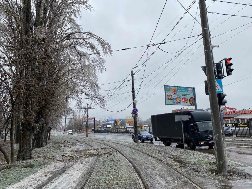 В Николаеве - более 10 обрывов контактной сети городского электротранспорта: ремонтники работают (ФОТО) 16