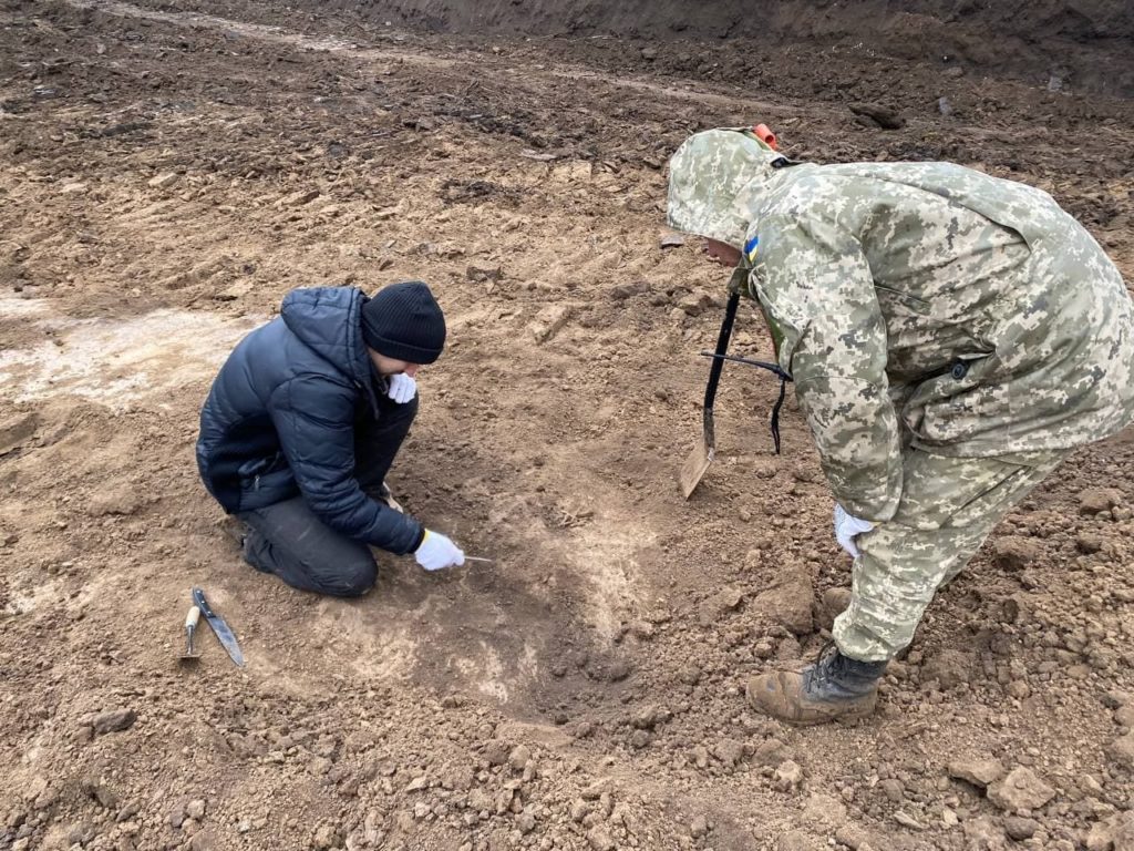 На Николаевщине впервые за последние 8 лет провели исследование кургана, оказавшегося в зоне застройки (ФОТО) 17