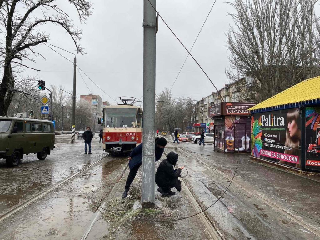 В Николаеве - более 10 обрывов контактной сети городского электротранспорта: ремонтники работают (ФОТО) 18