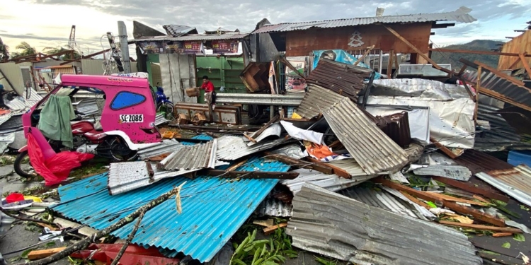 По Филиппинам пронесся разрушительный тайфун – погибли больше 70 человек (ВИДЕО)