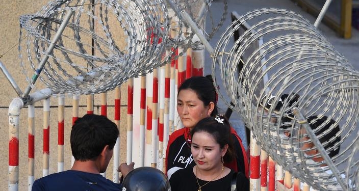 США ввели санкции против китайских чиновников – из-за “лагерей перевоспитания” для уйгуров