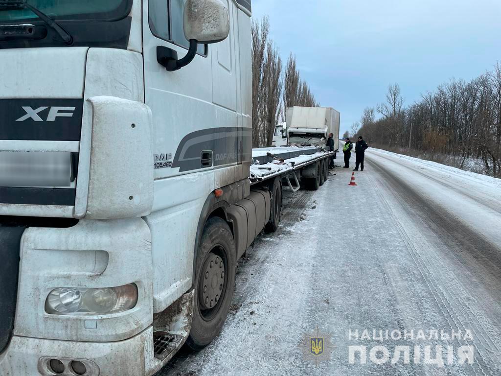 Два грузовых автомобиля DAF столкнулись в Николаевской области. Один водитель погиб (ФОТО) (ОБНОВЛЕНО) 4