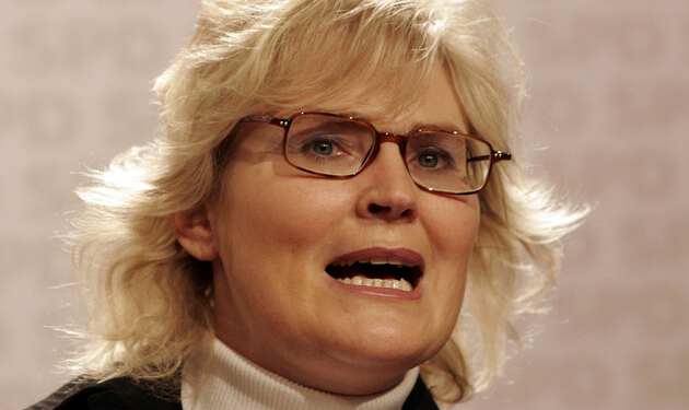 “Больше не cмогут поехать в Париж за покупками”, – новая министр обороны Германии призвала усилить санкции против окружения Путина