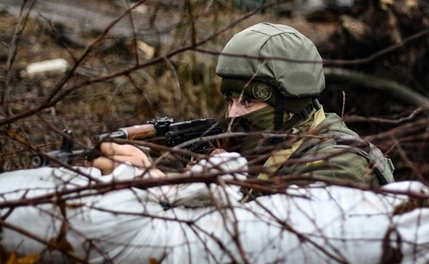Сутки в ООС: четыре обстрела, ранен военный