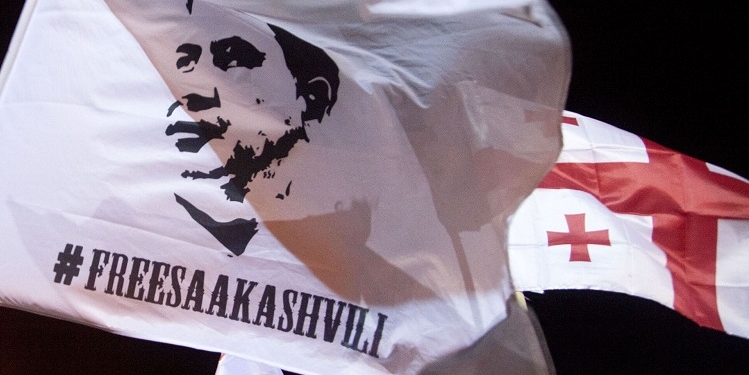 В Грузии оштрафуют тюремщиков Саакашвили – за распространение унижающего его достоинство видео