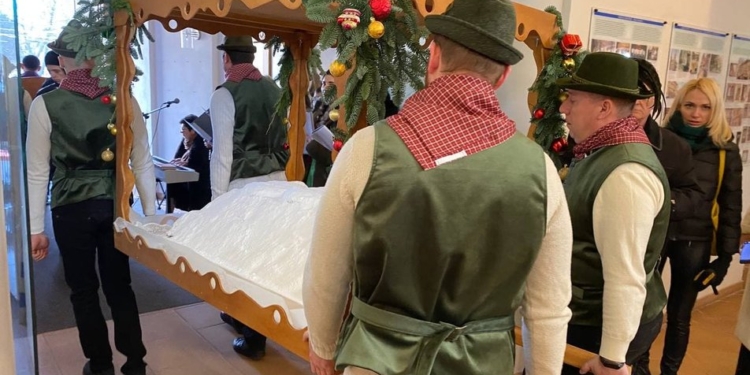 В Одессе испекли рекордный штоллен – 92 кг (ФОТО)