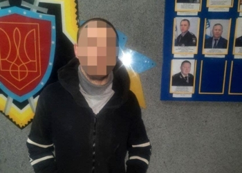 В Николаеве патрульные задержали мужчину, пытавшегося проникнуть в магазин мобильной связи с ломом и отвертками (ФОТО)