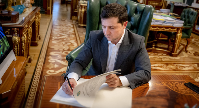 Зеленский ввел санкции  против еще двух украинских телеканалов