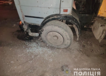 В Миколаєві під колеса сміттєвозу кинули гранату (ФОТО)