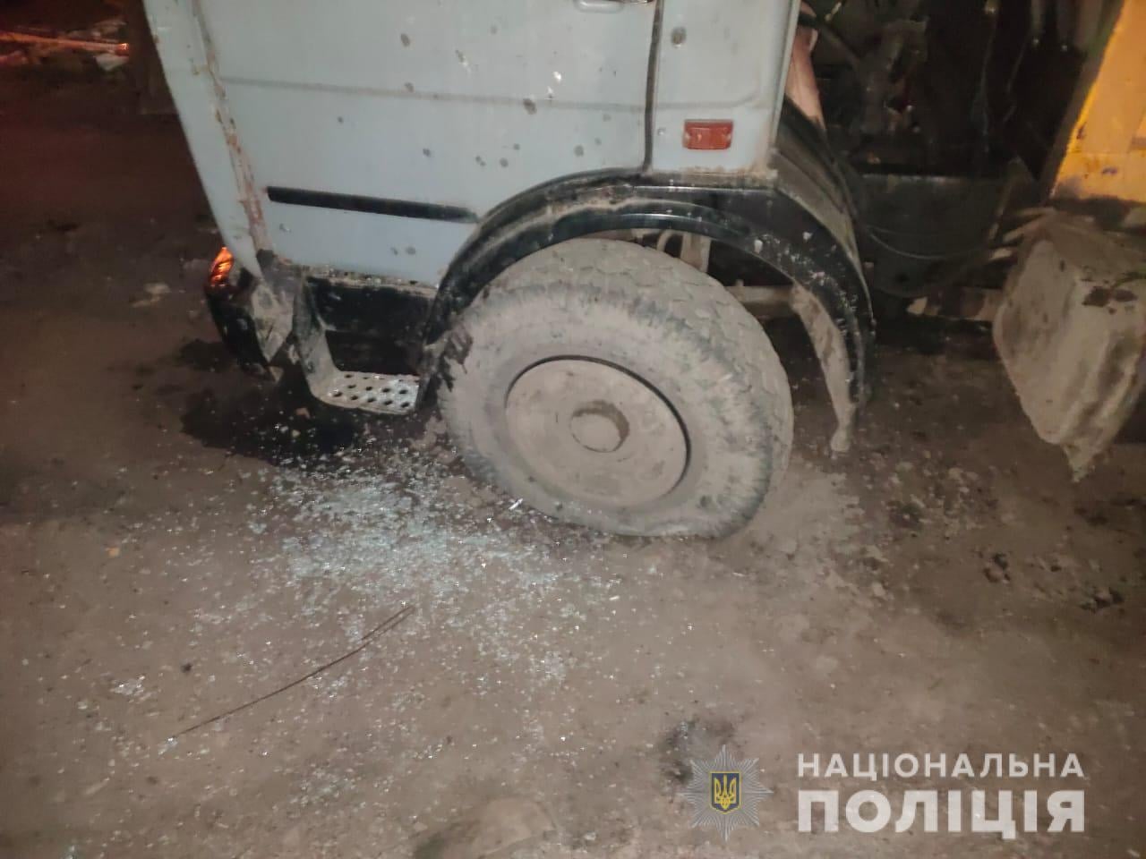 В Миколаєві під колеса сміттєвозу кинули гранату (ФОТО)