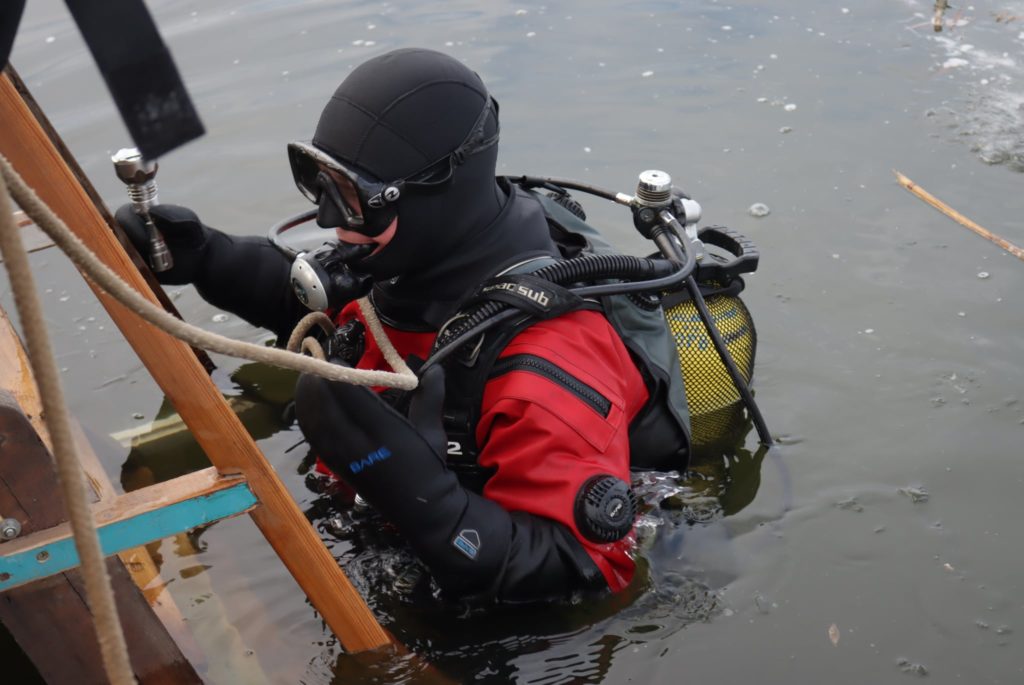 Напередодні Водохреща рятувальники обстежили акваторію Нижньої Набережної в Миколаєві. Що знайшли? (ФОТО) 2