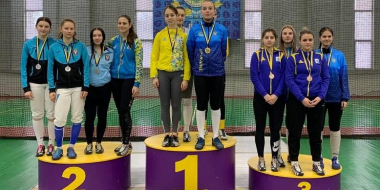 Команди шаблістів з Миколаєва здобули «золото» та «бронзу» юніорського чемпіонату України