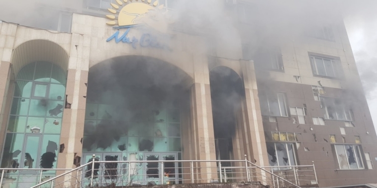 Из-за газовых протестов в столице Казахстана президентом введено двухнедельное ЧП – СМИ сообщают, что резиденция президента в Алма-Ате захвачена