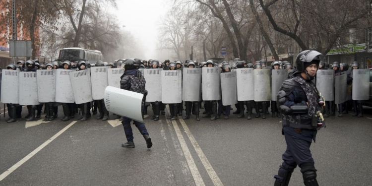 Протесты в Казахстане. Президент запросил помощи у ОДКБ (ФОТО, ВИДЕО)