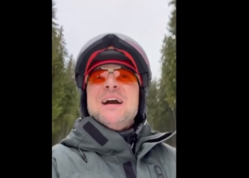 Зеленский со сноуборда поздравил Украину с Рождеством (ВИДЕО)