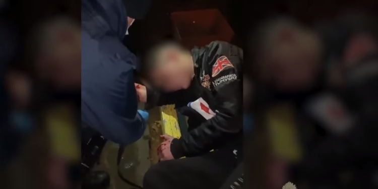 В Николаеве нацгвардейцы и патрульные не дали истечь кровью подростку, решившемуся на самоубийство (ВИДЕО)