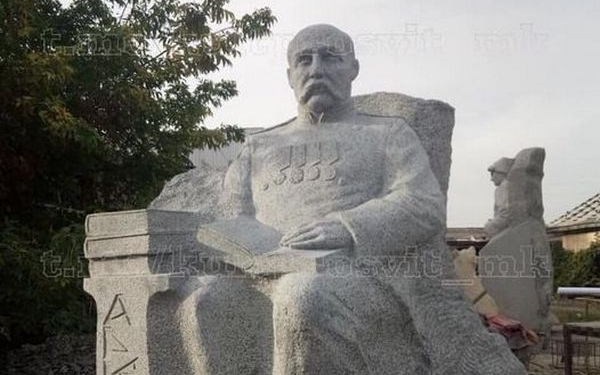 Памятник Николаю Аркасу уже в Николаеве (ВИДЕО)