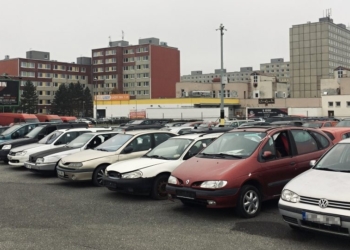 Максимум 200 евро: в Праге прошел первый аукцион брошенных автомобилей