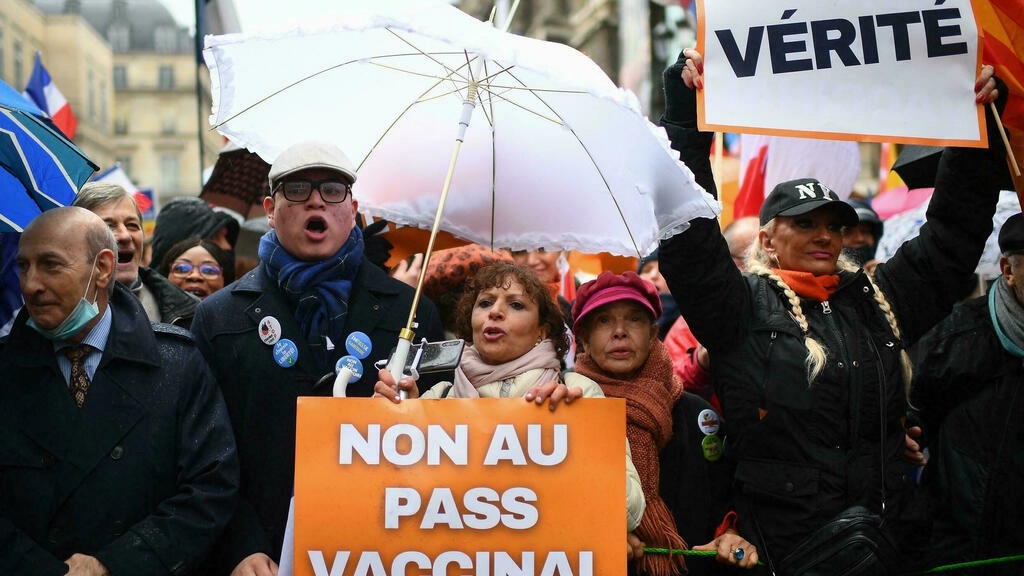 Во Франции противники ковидных «пропусков» снова вышли на демонстрации 1