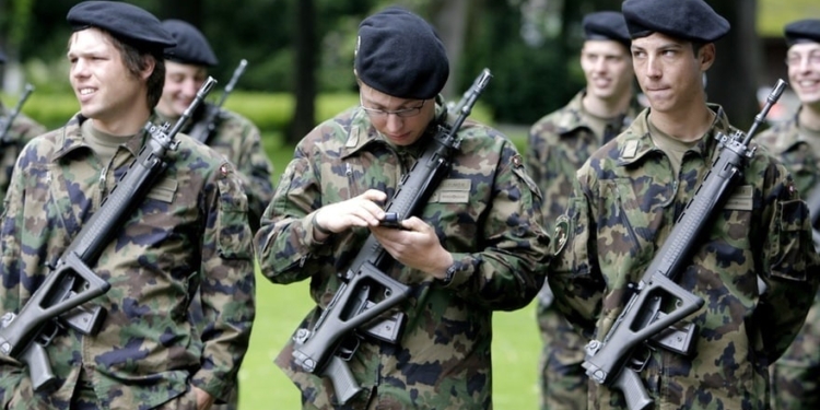 Швейцарским военнослужащим запретили пользоваться Telegram, WhatsApp и Signal