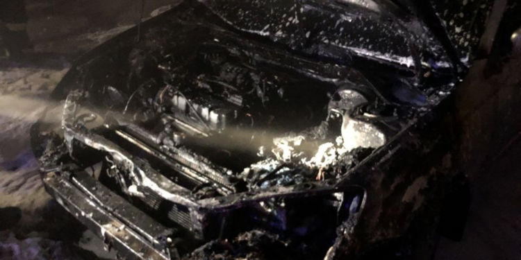 На Намыве сгорел припаркованный Mitsubishi Lancer