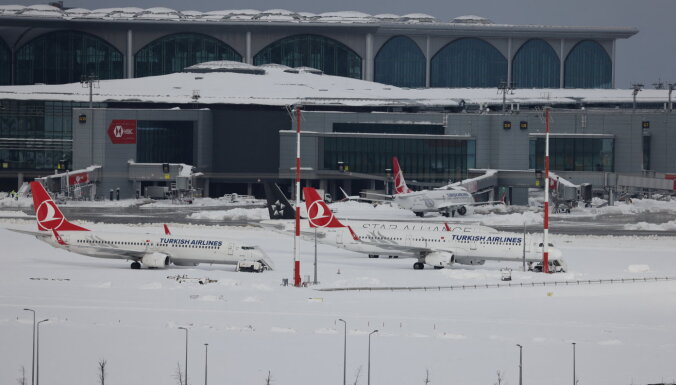 Акрополь в снегу и отмененные десятки рейсов в Стамбуле: снегопад накрыл Грецию и Турцию (ФОТО) 21