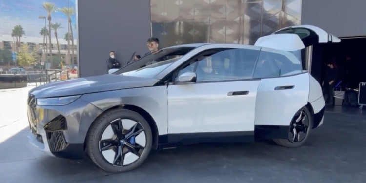 BMW показал новый электрокар, который меняет цвет (ФОТО, ВИДЕО)