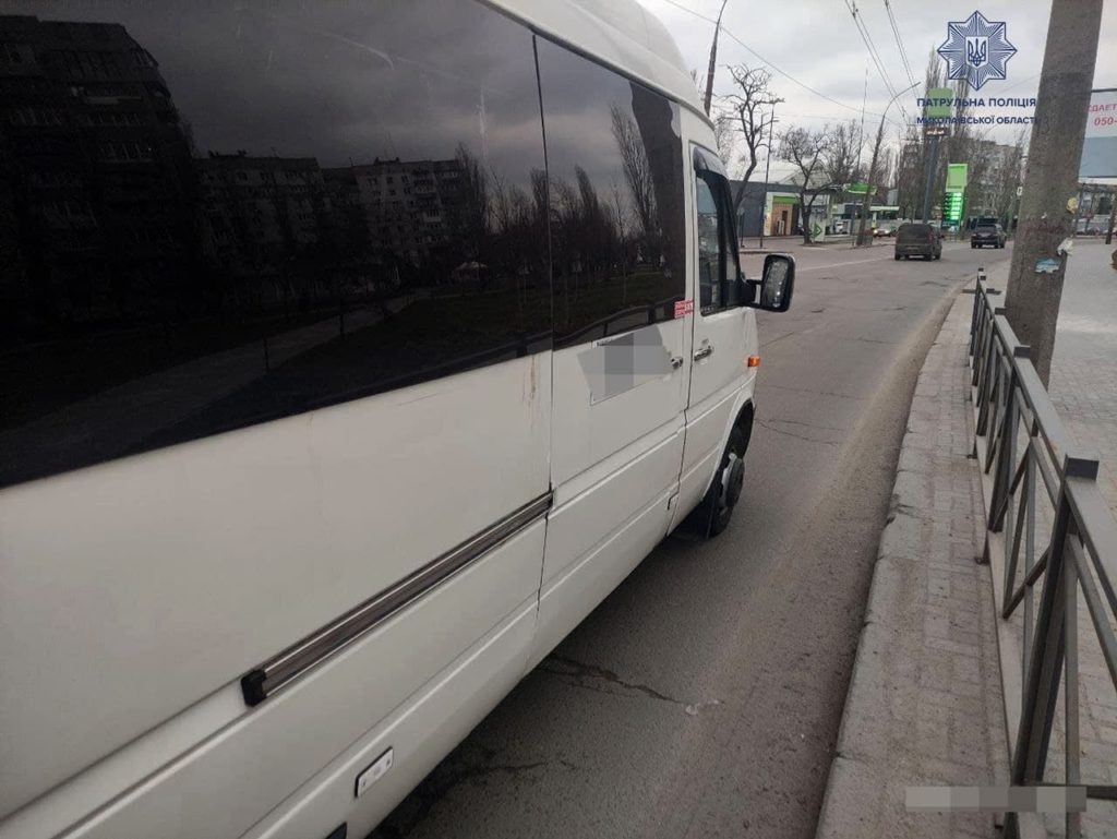 В Николаеве патрульные сняли с маршрута пьяного водителя маршрутки, который вез пассажиров (ФОТО) 4