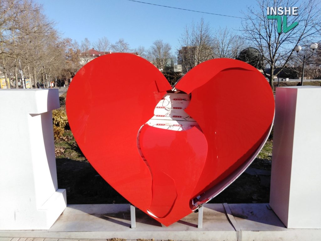Не только «сердце», а и три буквы: в центре Николаева разваливается арт-объект «I love Mykolaiv» (ФОТО) 3