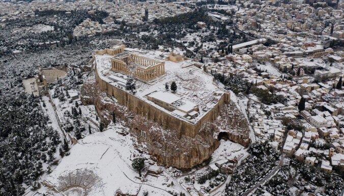 Акрополь в снегу и отмененные десятки рейсов в Стамбуле: снегопад накрыл Грецию и Турцию (ФОТО) 3
