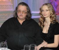 У вдовы композитора Градского отобрали 100 млн рублей наличными