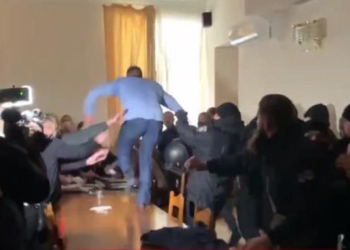 В одесской мэрии нардеп дрался и бегал по столу (ВИДЕО)
